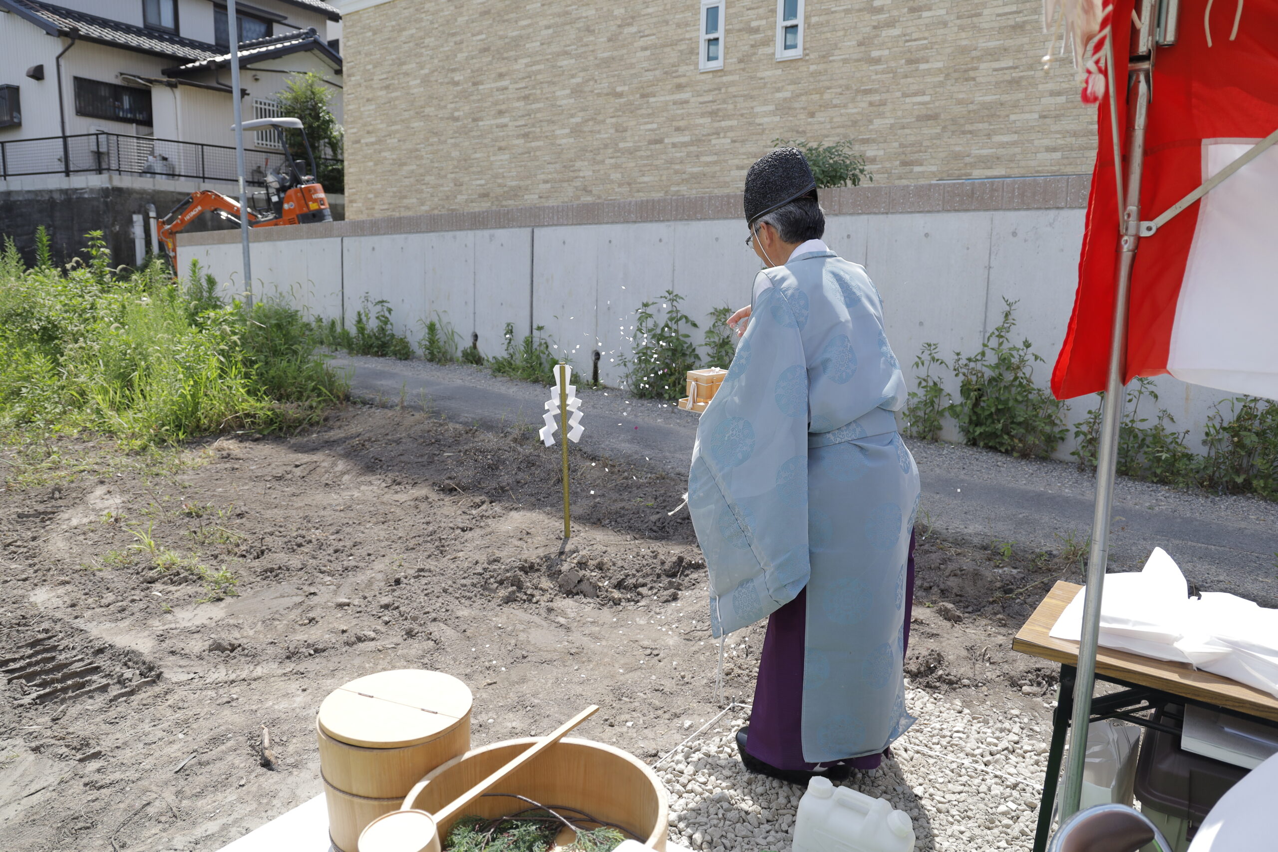 地鎮祭を終えて： 真夏の土地の神様にご挨拶
